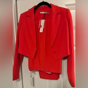 Beautiful NWT 2-pc Alice+Olivia Crop Suit